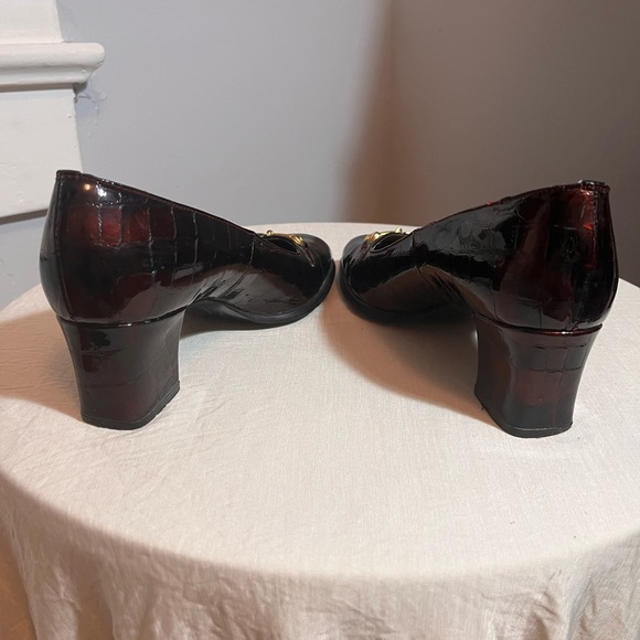 Vintage Burgundy Red Snakeskin Pattern Heels - Picture 5 of 8